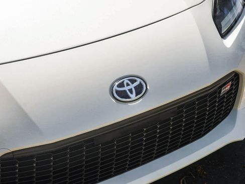 Used 2023 Toyota GR86 w/ ALL Weather Mat Package (TMS) RWD image 11