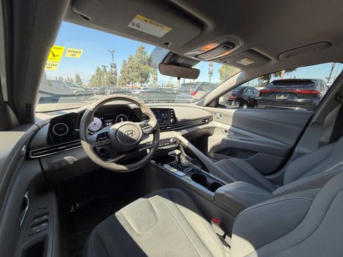 Used 2022 Hyundai Elantra SEL w/ Convenience Package FWD image 19