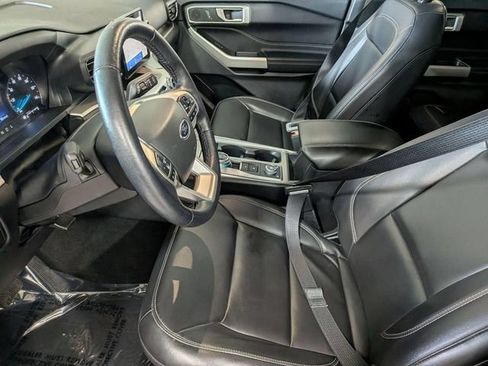 Used 2022 Ford Explorer XLT w/ Equipment Group 202A AWD/4WD image 11