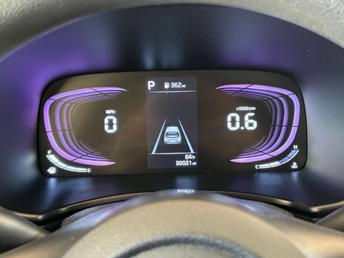 Used 2025 Kia Soul LX w/ LX Technology Package FWD image 37