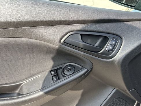 Used 2018 Ford Focus S FWD image 11