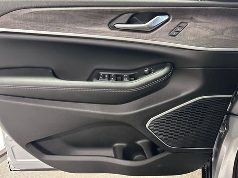New 2026 Jeep Grand Cherokee L Limited AWD/4WD image 4