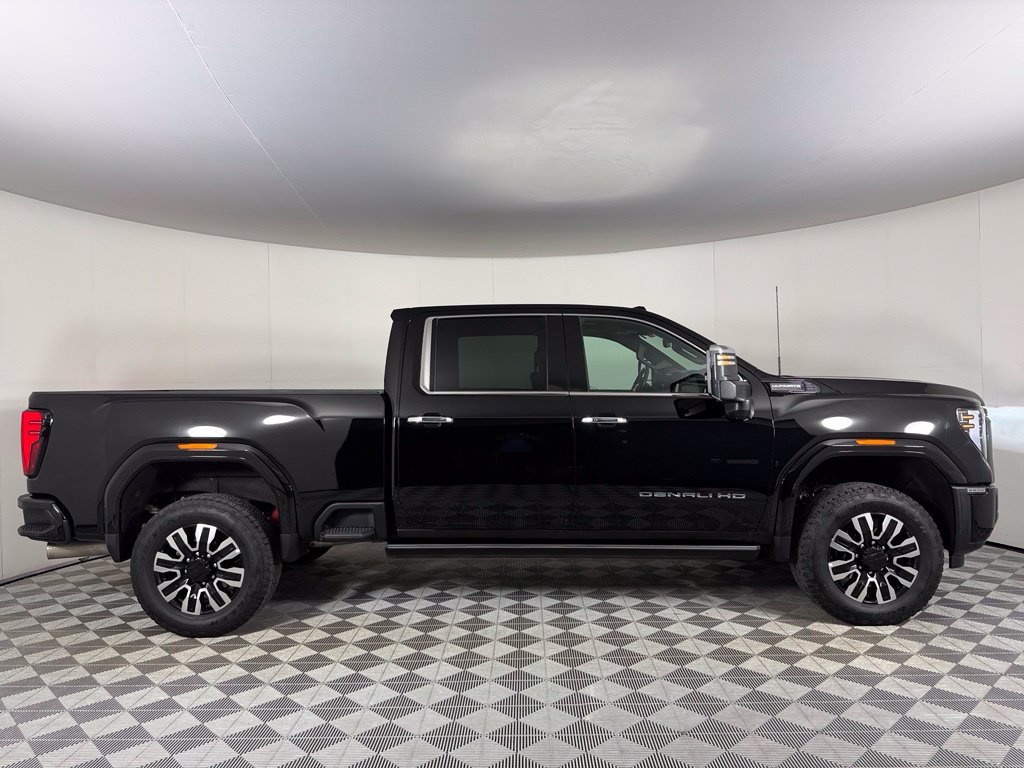 Used 2025 GMC Sierra 3500 Denali Ultimate AWD/4WD image 6
