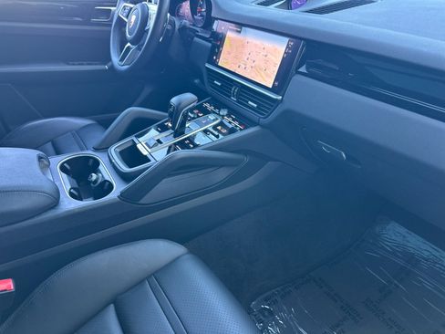 Certified 2023 Porsche Cayenne AWD/4WD image 16