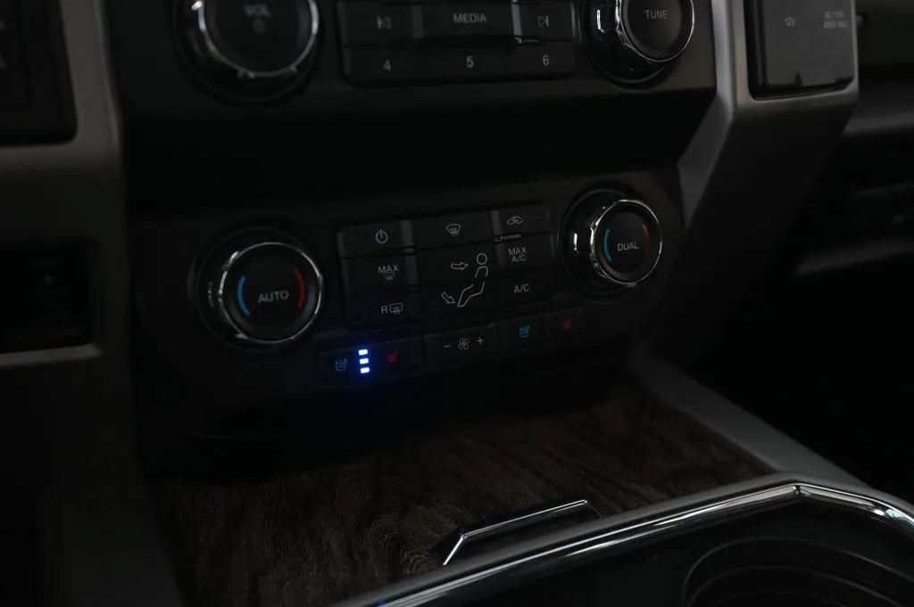 Used 2019 Ford F350 Lariat w/ Lariat Ultimate Package AWD/4WD image 31