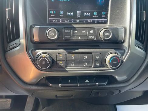Used 2018 Chevrolet Silverado 1500 LT AWD/4WD image 29