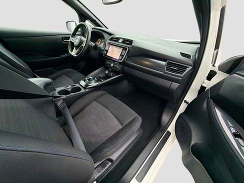 Used 2020 Nissan Leaf SV w/ SV Technology Package image 28