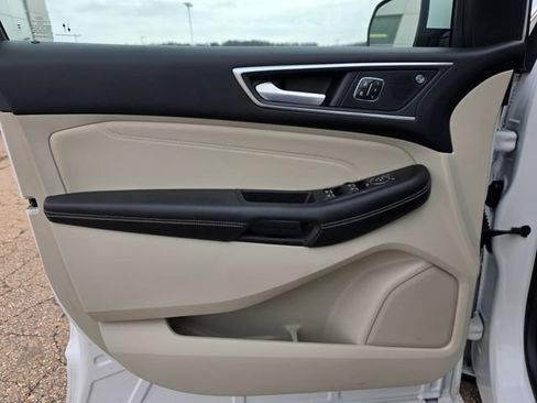 Used 2022 Ford Edge Titanium image 6