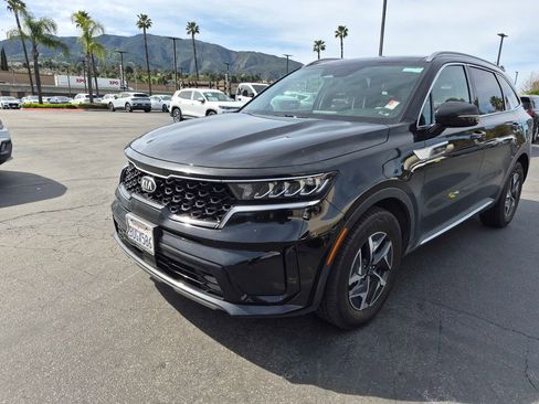 Used 2021 Kia Sorento EX image 3