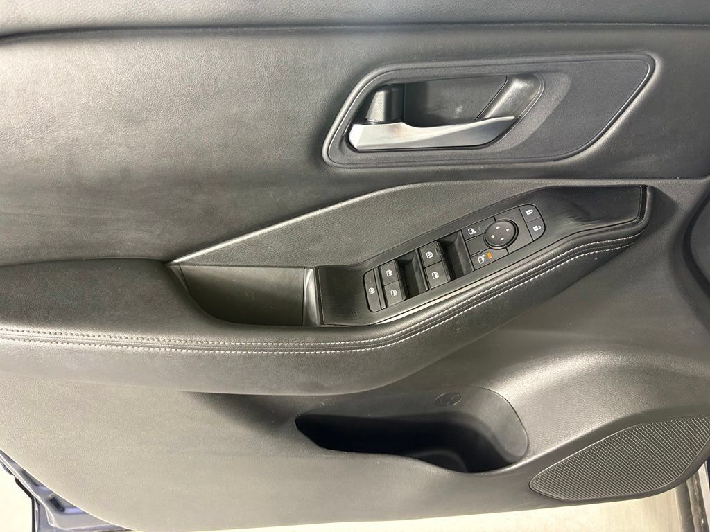 Used 2024 Nissan Rogue SV FWD image 23