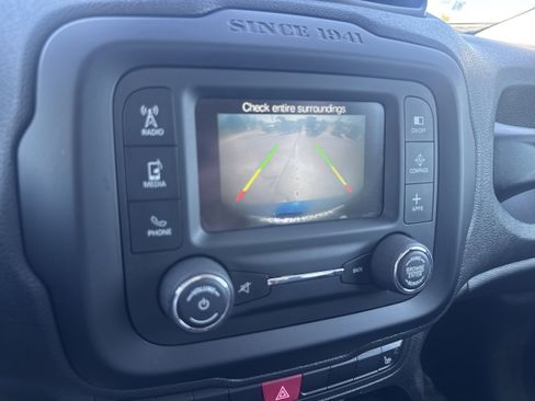 Used 2017 Jeep Renegade Limited FWD image 16