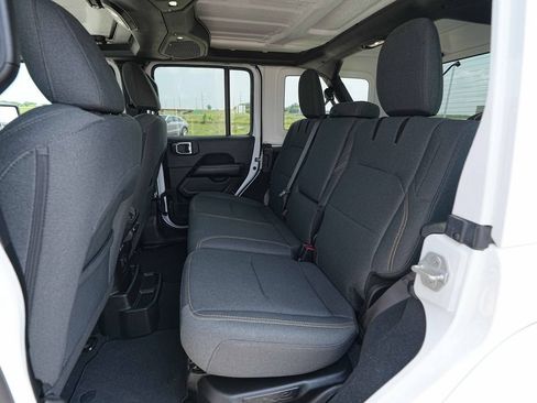 Used 2024 Jeep Wrangler Unlimited Sahara AWD/4WD image 19