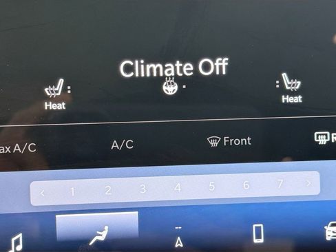 Used 2024 Chrysler Pacifica Limited FWD image 22