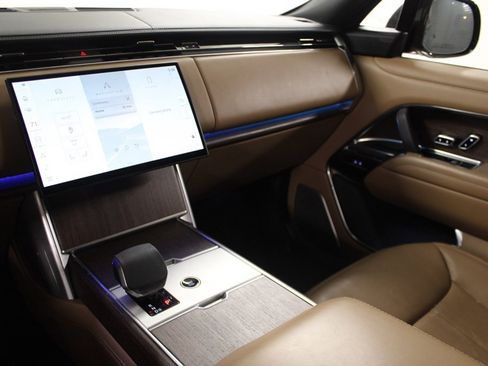 Used 2024 Land Rover Range Rover Long Wheelbase Autobiography image 27