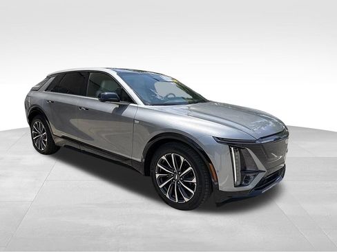 Used 2024 Cadillac Lyriq Sport RWD image 3