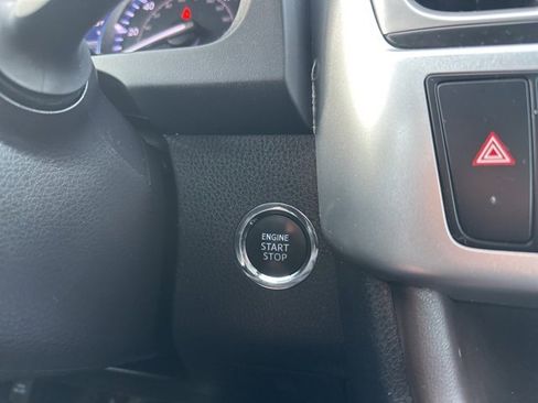 Used 2019 Toyota Highlander XLE image 12