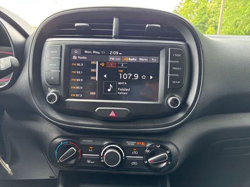 Used 2025 Kia Soul LX w/ LX Technology Package FWD image 20