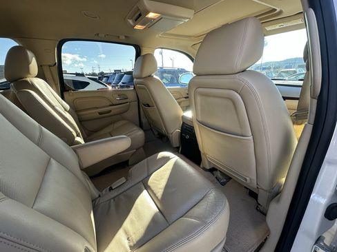 Used 2014 Cadillac Escalade ESV Premium AWD/4WD image 25