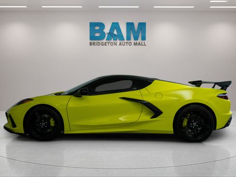 Used 2022 Chevrolet Corvette Stingray Premium Cpe w/ Z51 Performance Package RWD image 4