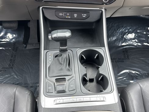 Used 2025 Kia Carnival FWD image 10