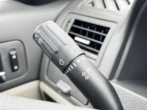 Used 2010 Ford Fusion SE image 25