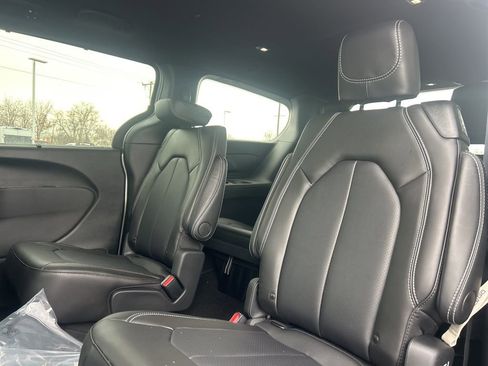 New 2026 Chrysler Pacifica Select w/ S Appearance Package AWD/4WD image 10