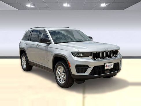 New 2026 Jeep Grand Cherokee Laredo RWD image 7