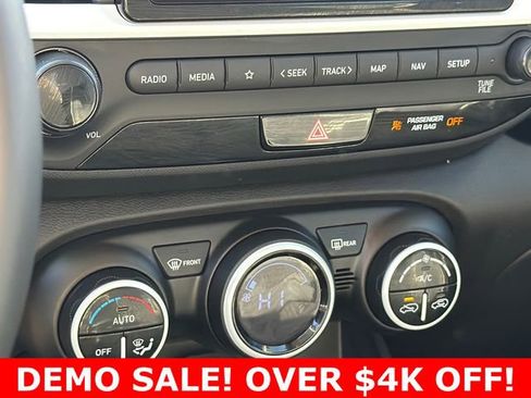 Certified 2025 Hyundai Venue Limited image 23