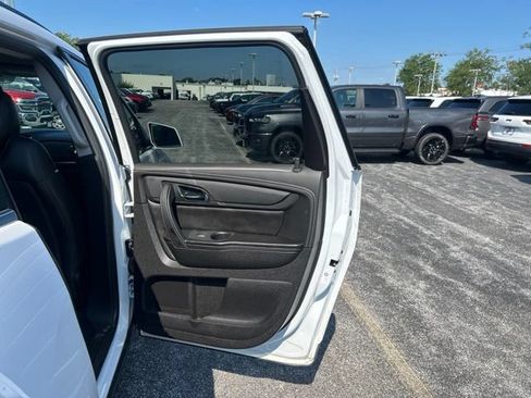Used 2017 Chevrolet Traverse LT FWD image 19