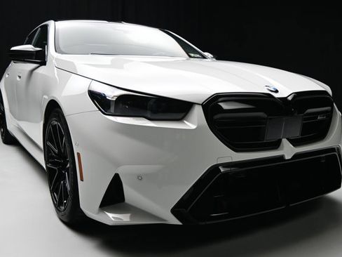 Used 2026 BMW M5 w/ Carbon Package image 27