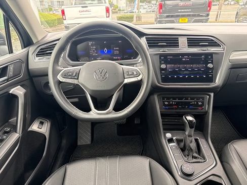 Used 2024 Volkswagen Tiguan SE AWD/4WD image 21