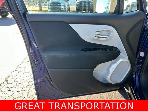 Used 2020 Jeep Renegade Latitude w/ Popular Equipment Group image 12