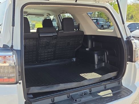 Used 2021 Toyota 4Runner SR5 AWD/4WD image 9