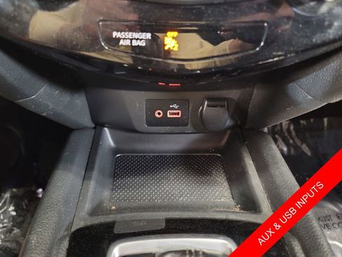 Used 2018 Nissan Rogue SV w/ Premium Package image 16