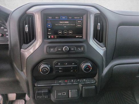 Used 2022 Chevrolet Silverado 2500 Custom w/ Custom Convenience Package image 9