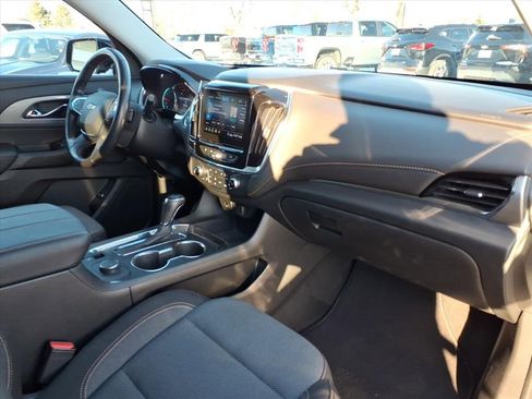 Used 2020 Chevrolet Traverse LT image 18