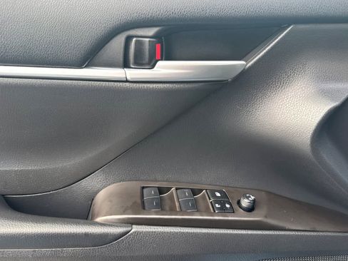 Used 2023 Toyota Camry SE image 12