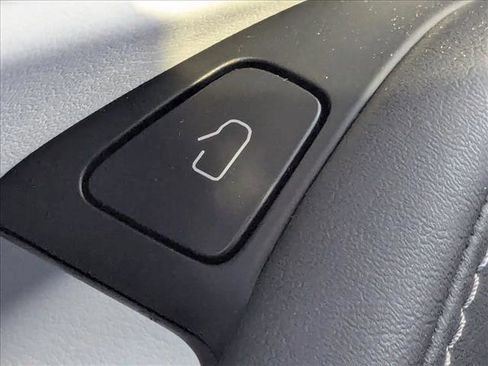 Used 2021 Tesla Model Y Long Range image 11