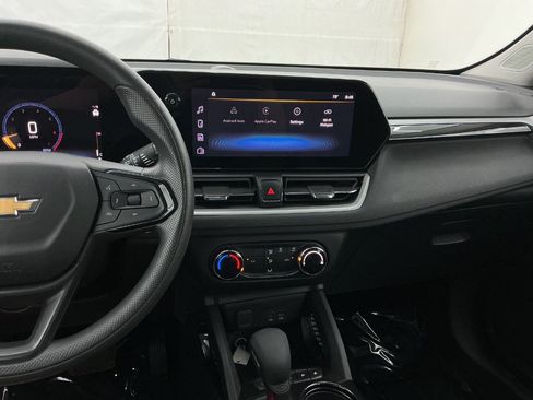 Used 2024 Chevrolet TrailBlazer LS FWD image 33
