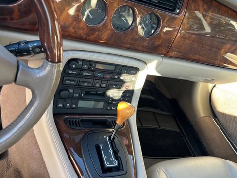 Used 2001 Jaguar XK8 Coupe RWD image 17