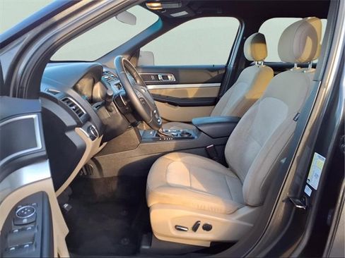 Used 2016 Ford Explorer XLT image 15