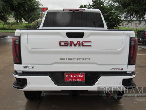 Used 2025 GMC Sierra 2500 AT4 AWD/4WD image 5