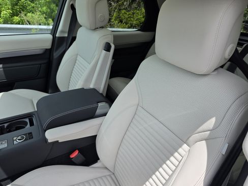 New 2026 Land Rover Discovery Dynamic SE AWD/4WD image 11