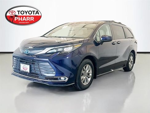 Used 2024 Toyota Sienna XLE FWD image 1