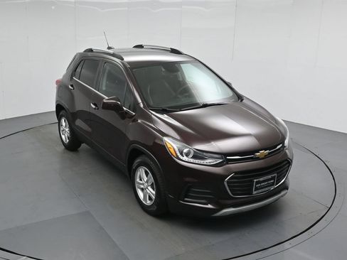 Used 2020 Chevrolet Trax LT w/ LT Convenience Package FWD image 34