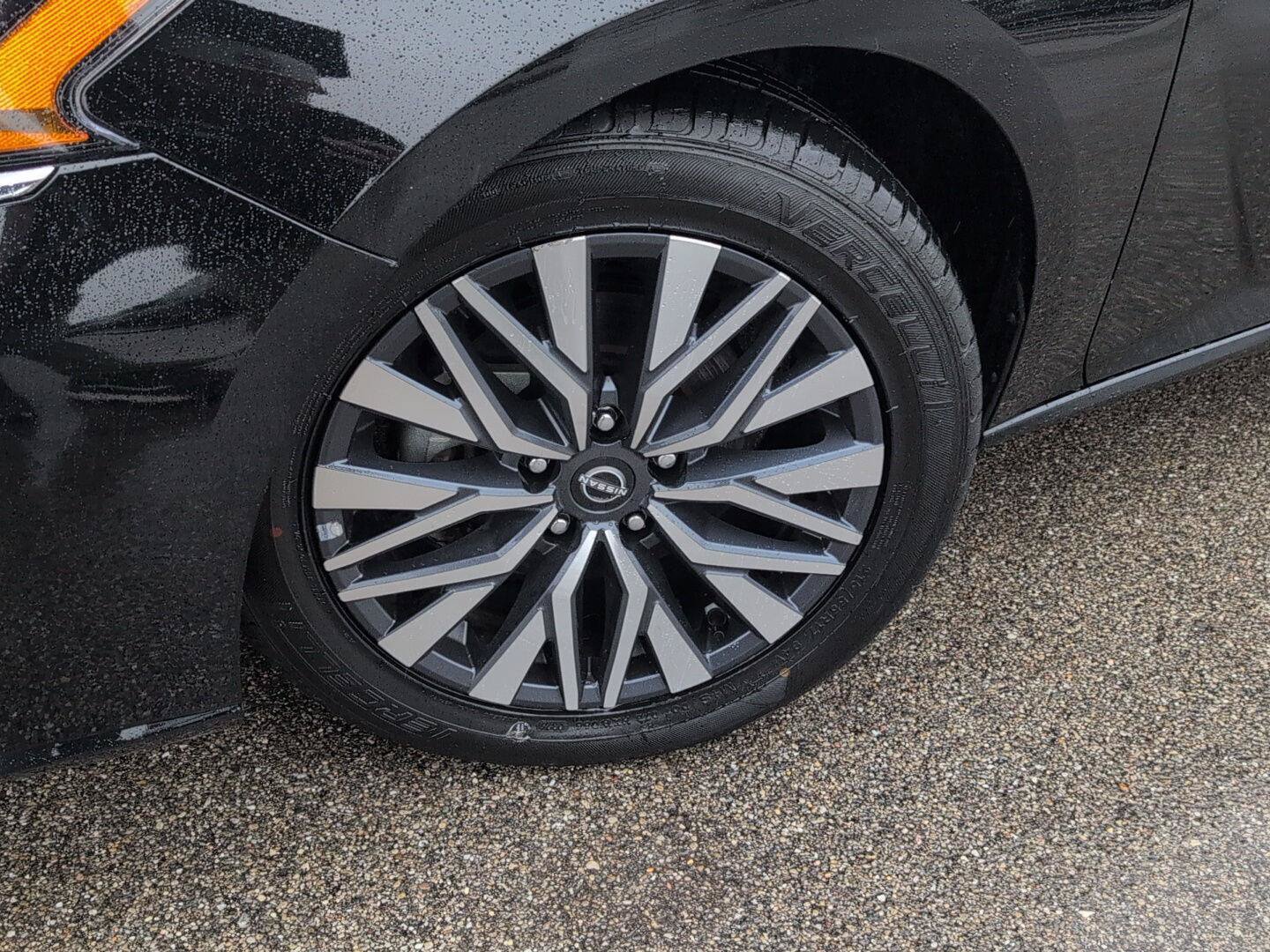 Used 2025 Nissan Altima 2.5 SV FWD image 5