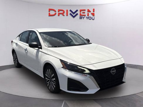 Used 2025 Nissan Altima 2.5 SV FWD image 1