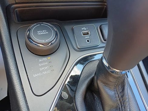 Used 2023 Jeep Cherokee Altitude Lux AWD/4WD image 13