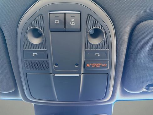 Used 2023 Genesis G70 2.0T image 24