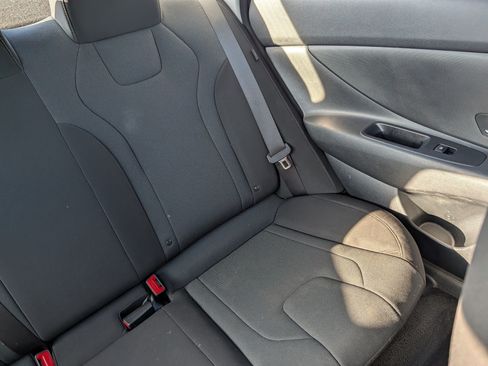 Used 2024 Hyundai Elantra SE FWD image 14